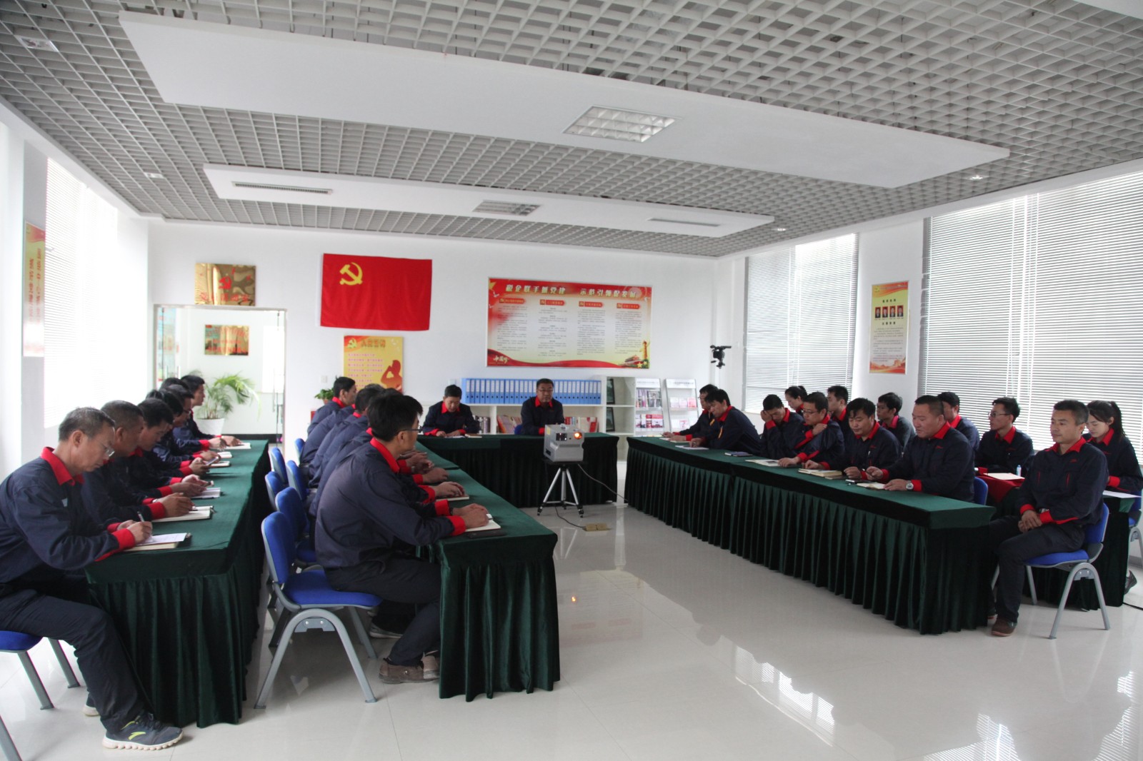 內蒙古京科發電有限公司 組織召開紀念建黨96周年表彰大會